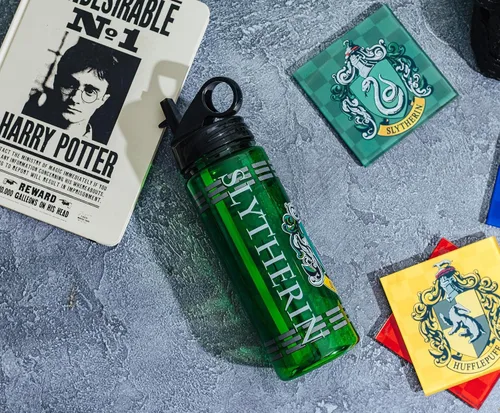 Miniatura 8 de Silver Buffalo Harry Potter Movie 1-8 Slytherin Crest with Dashes Botella de agua Tritan con popote abatible, 20 onzas