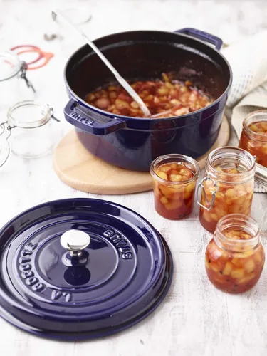 Miniatura 2 de Staub - Cocotte redonda de hierro fundido, 5.5 cuartos de galón, color azul oscuro, fabricado en Francia