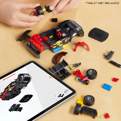 Miniatura 6 de MEGA Hot Wheels - Juego de autos de carreras de juguete de construcción, 16 Cadillac ATS-V con 90 piezas, 1 micro figura de acción, negro, niños a