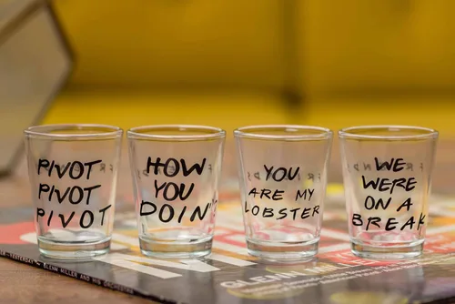 Miniatura 9 de Silver Buffalo Friends - Frases icónicas "You're My Lobster", "How You Doin'", "Pivot" y "We Were On A Break!", Paquete de 4 mini gafas, 1.5 onzas