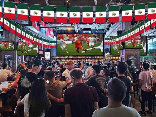 Miniatura 5 de Banderín de bandera de México, 38 banderas, 42 pies, pequeñas banderas mexicanas para decoración de campo, escuela, fiesta, eventos deportivos