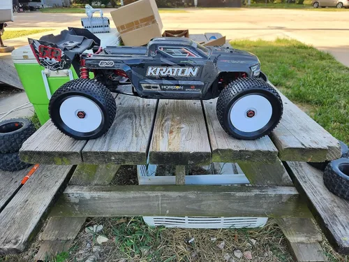 Miniatura 7 de 1/8 RC Off Road Racing Truck Neumáticos y ruedas 0.669 in Hex Rubber Buggy Neumáticos OD 5.512 in para 1:8 Escala Monster Truck Car Arrma Typhon 6S