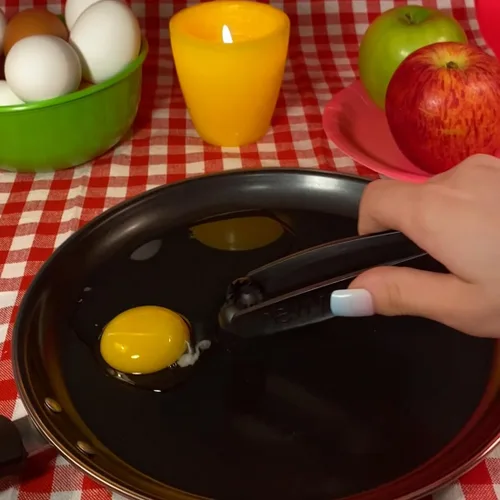 La herramienta original para huevos. Diseñada para recoger instantáneamente fragmentos de cáscara de huevo rotos y el bolo de membrana mucosa del