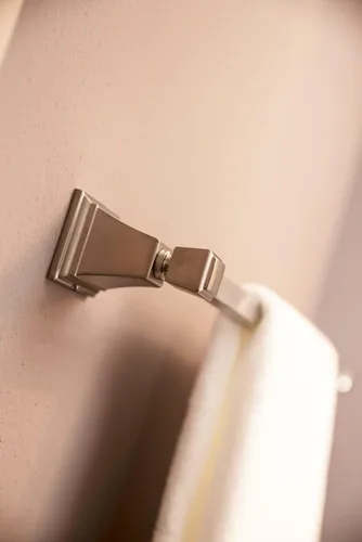 Miniatura 7 de Design House Toallero Torino de 24 pulgadas en níquel satinado