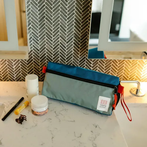 Miniatura 8 de Topo Designs Kit Dopp - Bolsa de viaje para artículos esenciales de cuidado personal, forma autoportante, totalmente forrada, nylon reciclado, Negro