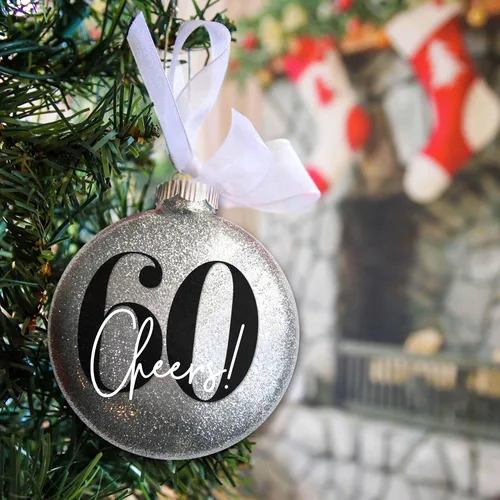 Miniatura 2 de Adorno navideño de 60 cumpleaños, Brindis por 60 años regalo para él o ella, recuerdo de cumplir sesenta años, adorno brillante con purpurina y lazo