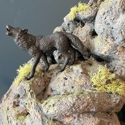 Miniatura 2 de Safari Ltd. Figura de lobo negro, figura detallada de plástico de 3.7 pulgadas, divertido juguete educativo para niños, niñas y niños a partir de 3