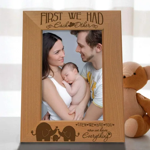 Miniatura 5 de KATE POSH - First we had each other, then we had you, now we have everything - Marco de fotos de madera natural grabado, regalos para bebés