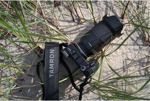 Miniatura 2 de Tamron 18-300 mm F/3.5-6.3 Di III-A VC VXD Objetivo para cámaras Sony E APS-C Mirrorless (Negro) Todo en uno 0.709-11.811 in F/3.5-6.3 para Sony E