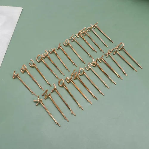 Miniatura 8 de Pinzas para el pelo del alfabeto, 26 unidades, pinzas para el cabello con diamantes de imitación, pinzas de metal para el cabello, horquilla