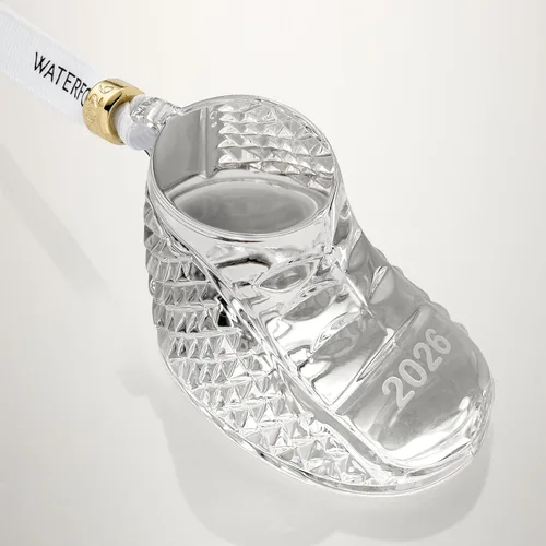 Waterford Adorno personalizado de la primera bota de bebé, edición 2025, adorno de Navidad de cristal grabado personalizado para recién nacidos,