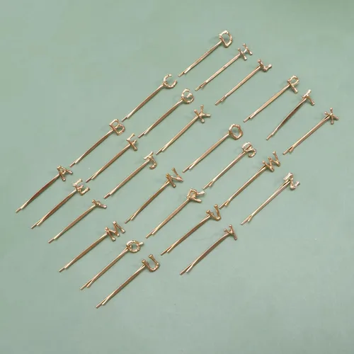 Miniatura 7 de Pinzas para el pelo del alfabeto, 26 unidades, pinzas para el cabello con diamantes de imitación, pinzas de metal para el cabello, horquilla