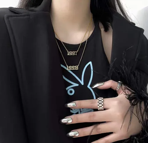 Miniatura 5 de Collar de acero inoxidable chapado en oro de 18 quilates con colgante de número de año de nacimiento y aniversario para mujeres y niñas
