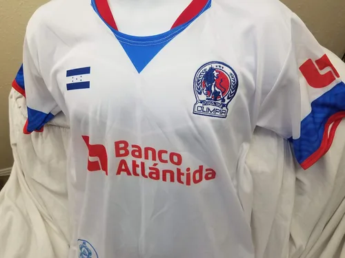 Miniatura 7 de Camisa Blanca Olimpia de Honduras La Camisa de Los Leones Monarcas de Tu País con 40 Títulos, Logo Bordado y Bandera Grabada