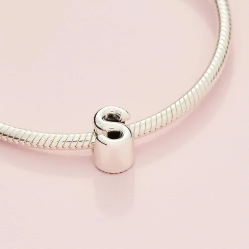 Miniatura 77 de Colgante de plata de ley 925 con letra PANDORA