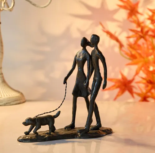 Miniatura 2 de Escultura de hierro fundido para pareja y perro, decoración romántica de arte de metal, estatua de amor familiar, regalos para amantes de los perros