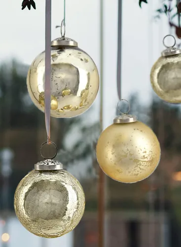 Miniatura 6 de Serene Spaces Living Juego de 9 adornos de bola de cristal dorados surtidos para árbol de Navidad, decoraciones de vacaciones, boda de invierno
