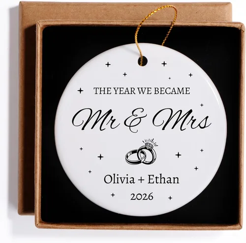 Miniatura 10 de Adorno personalizado para casados de primera Navidad 2026, regalos de compromiso para parejas, adorno de boda personalizado para recién casados