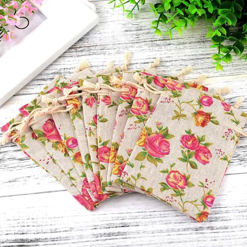 Miniatura 6 de Pangda 30 bolsas con cordón de rosas de tamaño pequeño, bolsa de arpillera con flores, bolsa de lino para regalo, bolsa de joyería para bodas