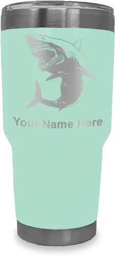 Miniatura 11 de LaserGram Vaso aislado al vacío de 20 onzas, gran tiburón blanco, grabado personalizado incluido (negro)
