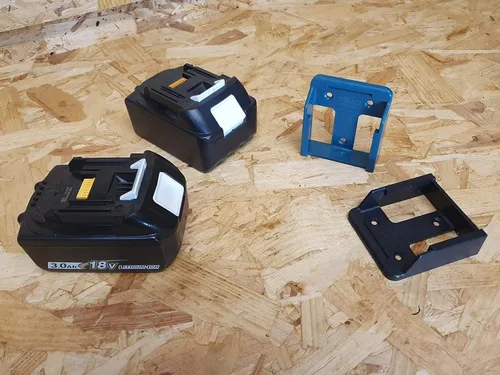 StealthMounts Soporte de batería compatible con Makita 18V (paquete de 4) - Soportes de batería azules | Fabricado en el Reino Unido