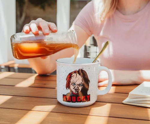 Miniatura 5 de Child's Play Taza de cerámica Chucky Camper Taza de café grande para té, expreso, cacao Capacidad para 20 onzas