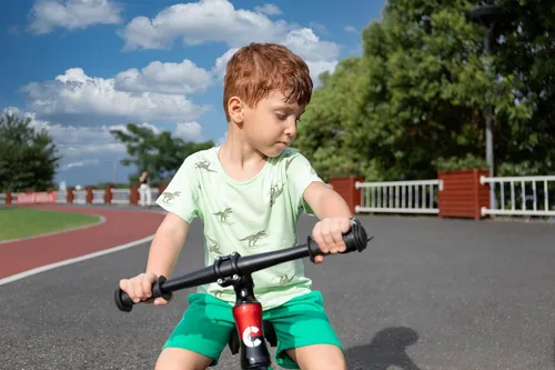 Miniatura 6 de CXWXC Bicicleta de equilibrio de 12 pulgadas para niños de 24 meses a 5 años, bicicleta de equilibrio para niños con reposapiés, bicicleta