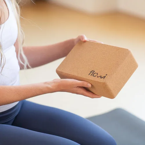 Miniatura 7 de Bloques de yoga de corcho natural, paquete de 2 con correa y bolas de masaje, accesorios de yoga premium para mujeres y hombres