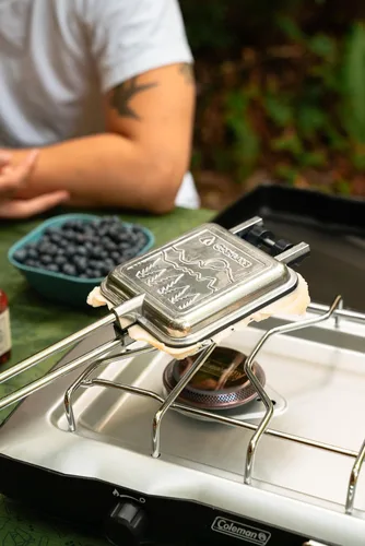 Miniatura 6 de Coghlan's Aluminum Camp Cooker, Lightweight & Durable Non-Stick Ceramic Interior, for Sandwiches, Pies, & Desserts, Great for Camping, BBQs