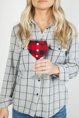 Miniatura 7 de BigMouth Inc. The Flannel Shirt - Copa de vino de 14 onzas con gráficos de árbol de hoja perenne, incluye camisa de franela extraíble con frases