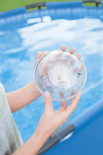 Miniatura 4 de Accesorio de luz flotante LED Flowclear para piscina Cuenta con 5 modos