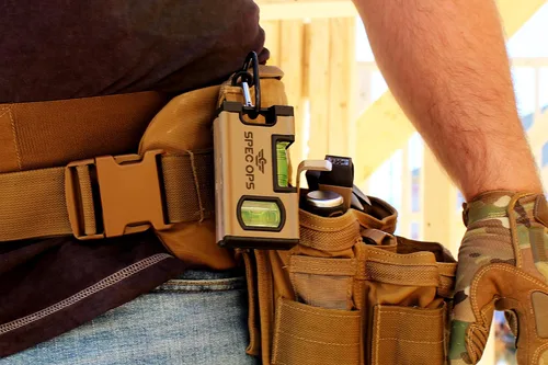 Miniatura 5 de Spec Ops Tools - Nivel de bolsillo magnético de 4 pulgadas, viales de bloque 33% más grandes, incluye mosquetón, 3% donado a veteranos