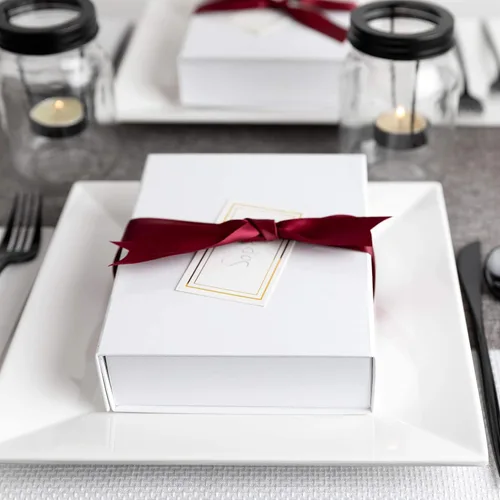Miniatura 4 de Purple Q Crafts Caja de regalo dura blanca con tapa de cierre magnético, 7 x 5 x 1.6 pulgadas, cajas pequeñas rectangulares para regalos con acabado