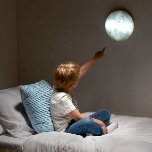 Miniatura 9 de Uncle Milton Moon in My Room - 12 fases lunares iluminadas, control remoto o automático, juguete STEM, gran regalo para niños y niñas a partir de 6