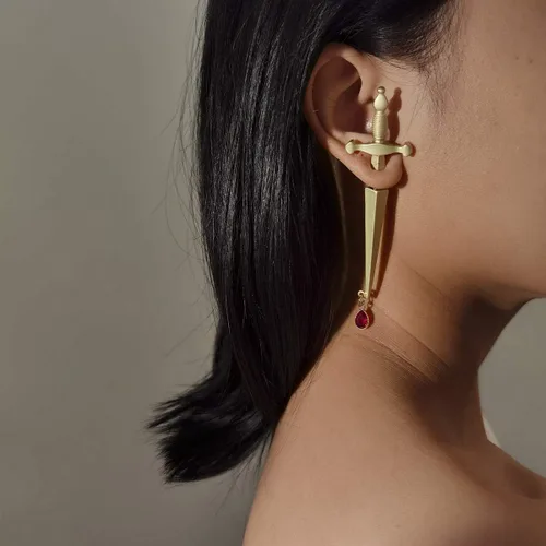 Miniatura 5 de Pendientes largos de espada gótica con forma de gota de sangre, pendientes vintage de espada de daga para mujeres y hombres de fantasía para fiestas