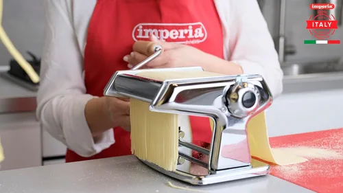 Miniatura 2 de Imperia Titania Pasta Maker - La máquina está 100% fabricada en Italia, construcción de acero resistente, rodillo manual con mango de madera