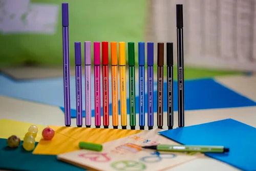 Miniatura 5 de STABILO Bolígrafo de punta de fieltro premium 68 Mini - Cartera de 18 - Colores surtidos