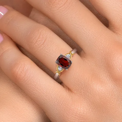 Miniatura 47 de Gem Stone King Anillo de compromiso de 3 piedras preciosas de plata 925 y oro amarillo de 10 quilates de 0.315 x 0.236 in de talla cojín y diamante