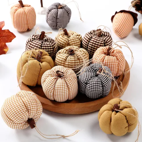 Hiboom 12 adornos de calabaza de fieltro de otoño para decoración 3D de Acción de Gracias, 6 estilos, tela a cuadros, bellota, adorno colgante para