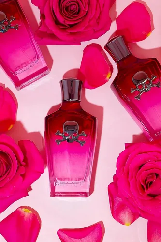 Miniatura 6 de Police Potion Love For Her por Police for Women - Un aroma ámbar, amaderado - Notas de bergamota dulce, rosa y almizcle blanco - Contenedor elegante