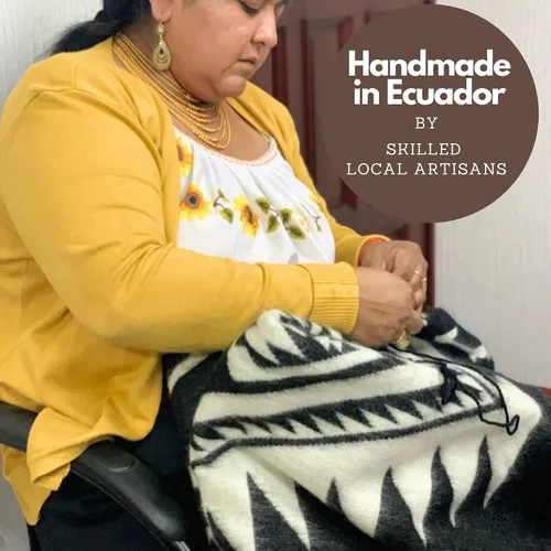 Miniatura 6 de DAVLINA, ALPACA Wool Poncho Hooded and, Aztec Pattern, Unique and handmade in Ecuador. Thick, Warm and Soft Wool Poncho