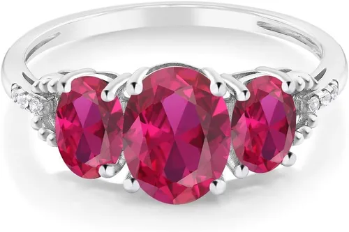 Miniatura 2 de Gem Stone King Anillo de compromiso ovalado de oro blanco de 10 quilates con diamantes y rubí creado con 3 piedras para mujer (2.20 qttw)