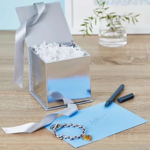 Miniatura 2 de Hallmark Caja de regalo pequeña con lazo y relleno de papel triturado (caja de regalo Silver Signature de 4 pulgadas con purpurina) para bodas