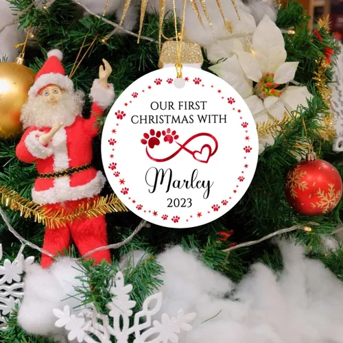 Miniatura 2 de Adorno de nuestra primera Navidad con huellas de patas, nombre personalizado para la primera Navidad del cachorro 2025, recuerdo de huella de perro