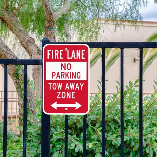 Miniatura 3 de SmartSign Letrero con texto en inglés "Fire Lane - No Parking, Tow Away Zone" de 18 x 12 pulgadas, aluminio de 63 mil, material reflectante laminado