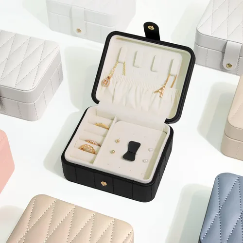 Miniatura 4 de KAMIER Organizador de viaje de joyería cajas de joyería portátiles de cuero acolchado con diamantes para mujeres y niñas organizador pequeño
