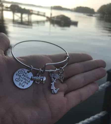 Miniatura 4 de Infinity Collection Pulsera de animadora para niñas, dije de animadora con texto en inglés "She Believed She Could So She Did", joyería