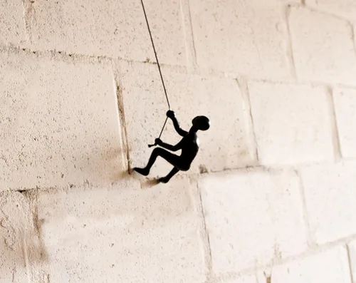 Miniatura 2 de Climbing Man Wall Art Para decoración del hogar con cuerda de cuero de 30 pulgadas Estatuas y esculturas de poliresina con accesorios para colgar