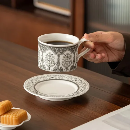 Taza de café de cerámica con platillo, 8 onzas, taza de café de porcelana con margarita gris turco Iznik para oficina en casa, regalos para mujeres