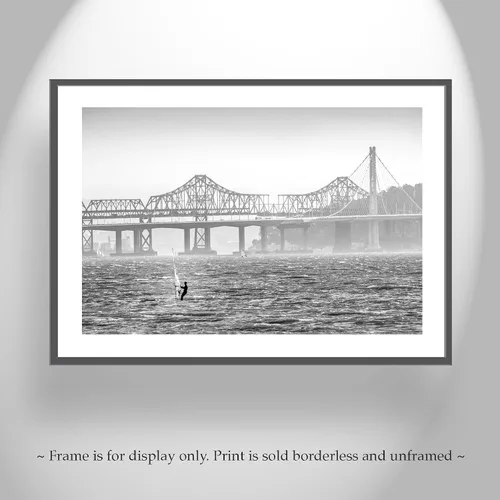 Miniatura 2 de Impresión de Windsurf en el puente de la bahía de Oakland en blanco y negro
